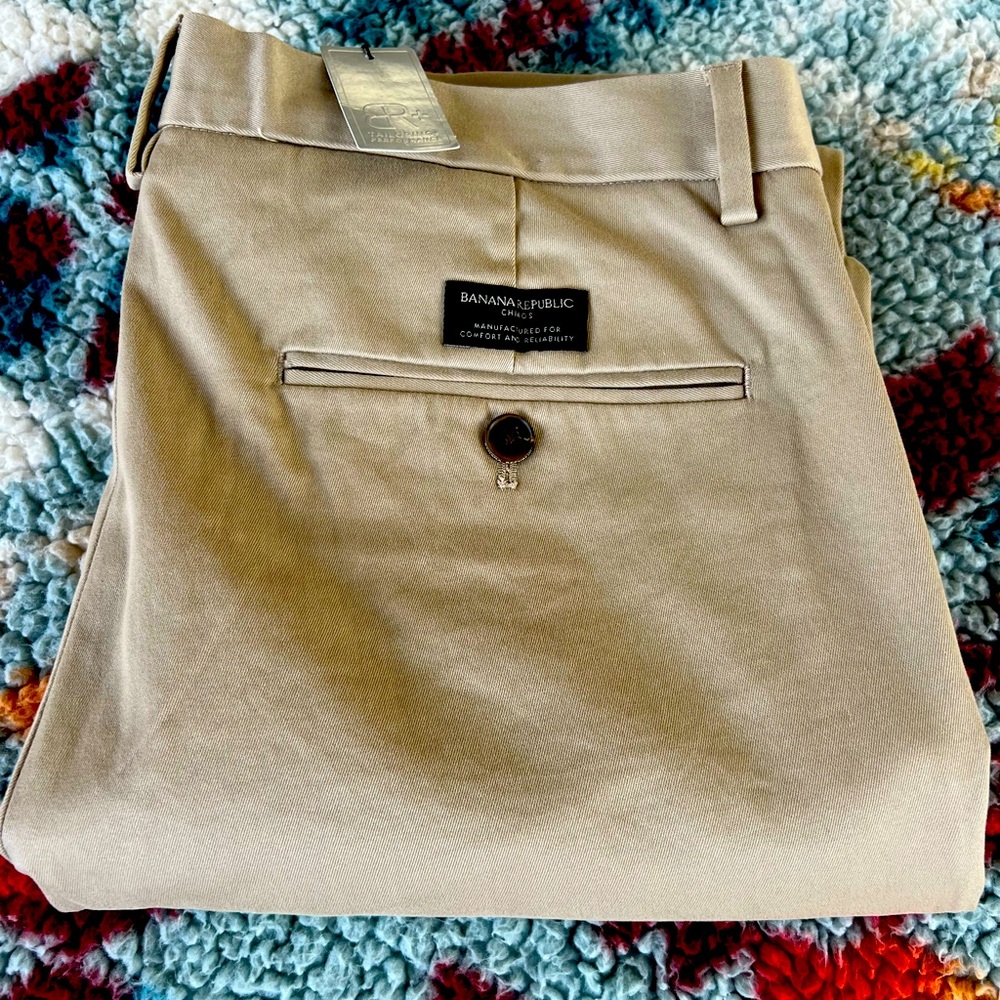 NWT Men’s Banana Republic Rapid Movement Slim-Fit Chino’s. Tan. 32x32